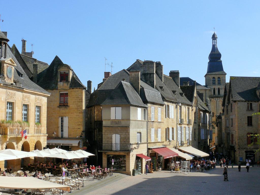 Les Valades Hotel Coux-et-Bigaroque Exterior photo